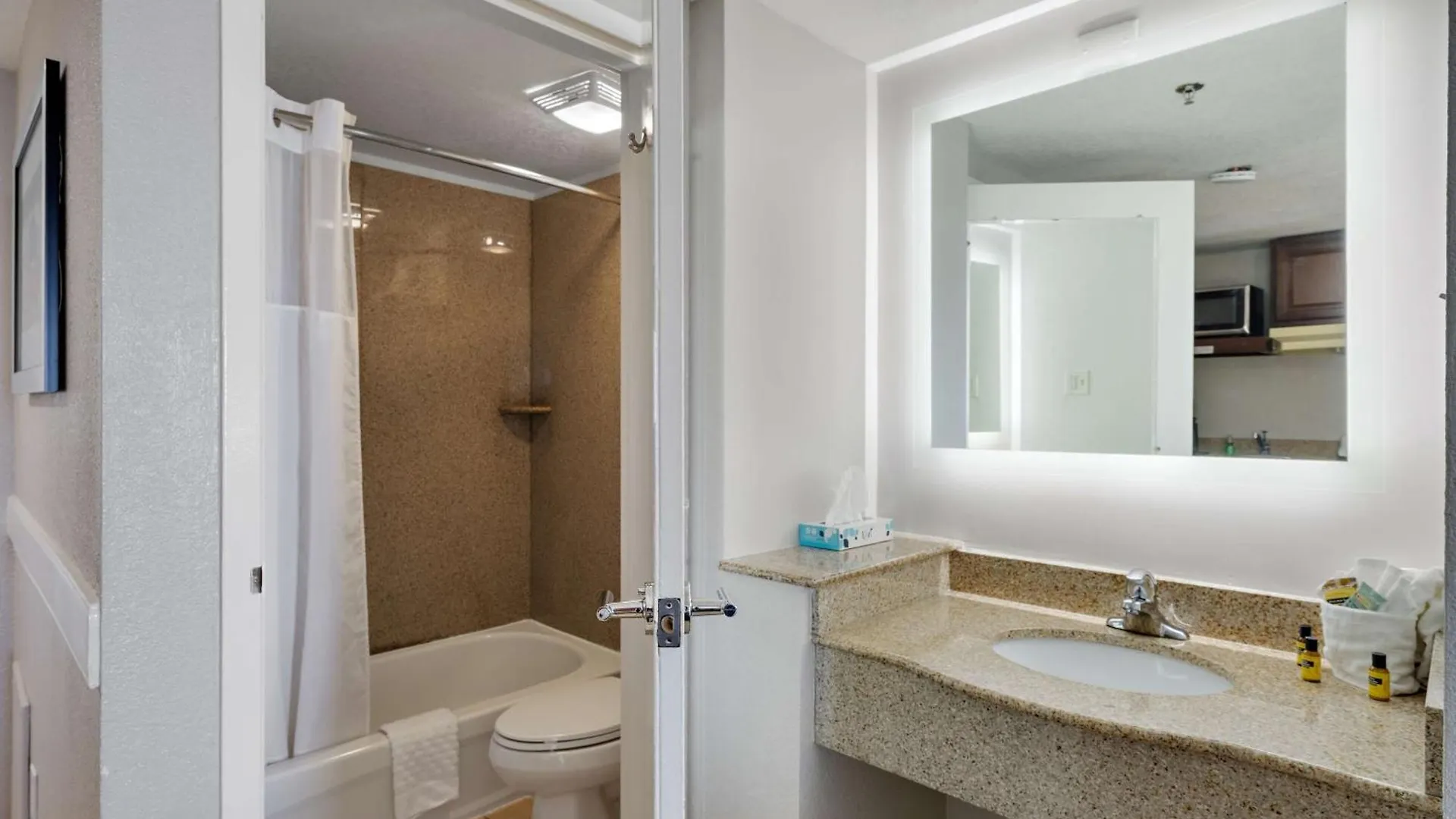Best Western Plus Holiday Sands Inn&Suites Norfolk