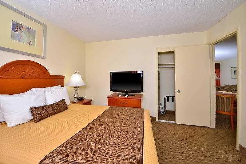 Best Western Plus Holiday Sands Inn&Suites Norfolk