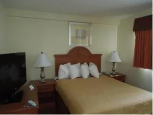Best Western Plus Holiday Sands Inn & Suites Norfolk Hotel