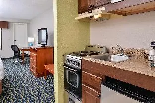 Best Western Plus Holiday Sands Inn & Suites Norfolk 3*,